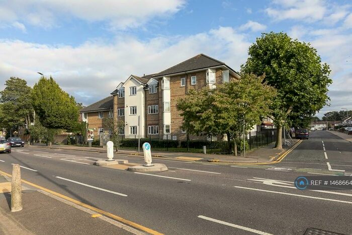 2 Bedroom Flat To Rent In London Road, Romford, Essex, RM7