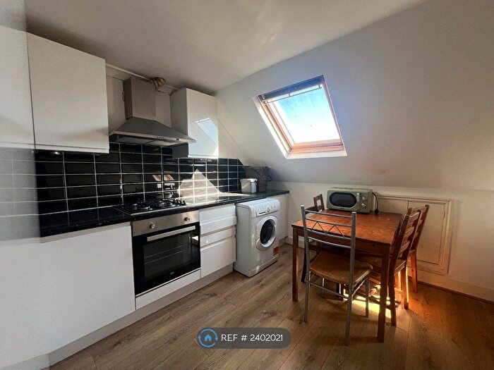 2 Bedroom Flat To Rent In Franciscan Road, London, SW17