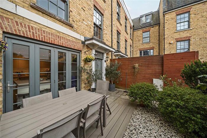 3 Bedroom Terraced House For Sale In Moonlight Drive, London, SE23