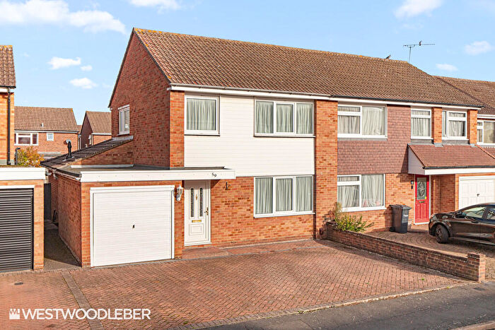 3 Bedroom Semi-Detached House To Rent In Ranworth Avenue, Hoddesdon, EN11