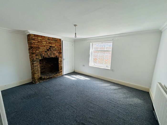 3 Bedroom House To Rent In Augustine Road, Gravesend, DA12