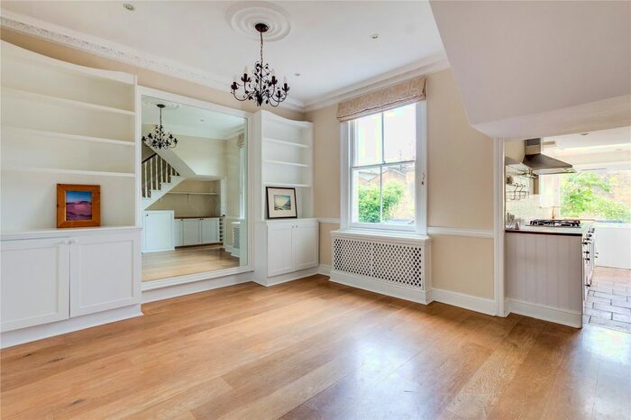 3 Bedroom Flat To Rent In Greenside Road, London, W12