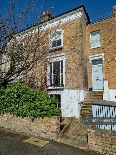 2 Bedroom Flat To Rent In Buckingham Road, London, N1