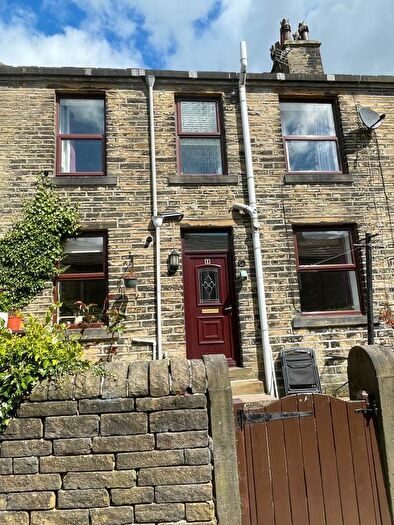 2 Bedroom End Of Terrace House To Rent In Chapel Street, Bradford, BD13