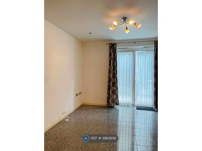 1 Bedroom Flat To Rent In Alexandra Road, Hounslow, TW3