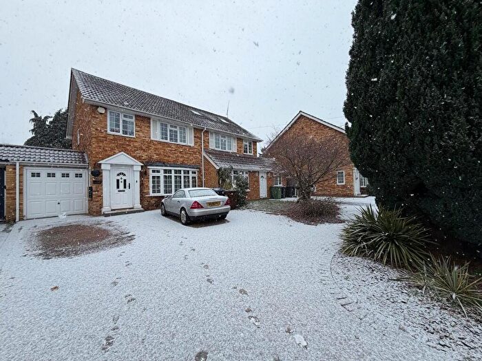 3 Bedroom Semi Detached House For Sale In Kingsmead, Frimley Green, GU16