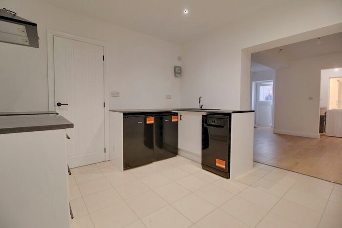 1 Bedroom Flat To Rent In Canterbury Street, Gillingham, ME7