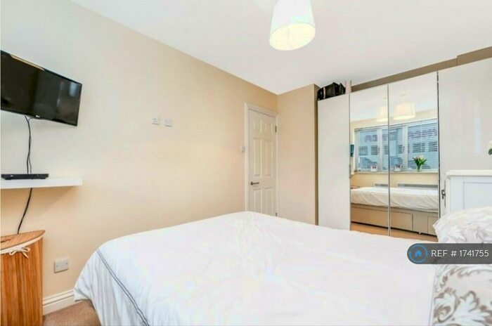 1 Bedroom Flat To Rent In Slipshatch Road, Reigate, RH2