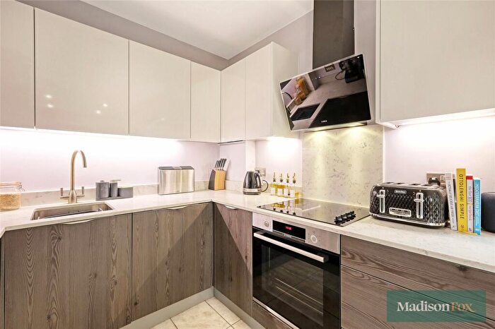 1 Bedroom Apartment For Sale In Roding Road, Loughton, Essex, IG10