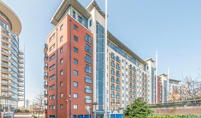 2 Bedroom Flat For Sale In Newton Place, London, E14