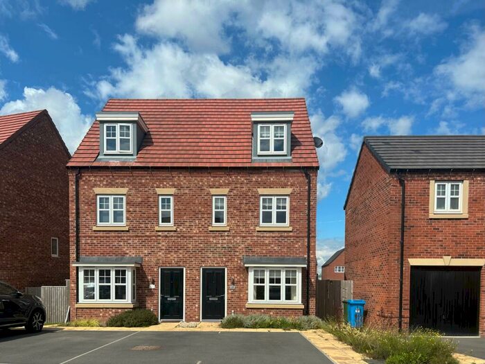 3 Bedroom Semi-Detached House To Rent In Harper Hill Gardens, Harworth, Doncaster, DN11