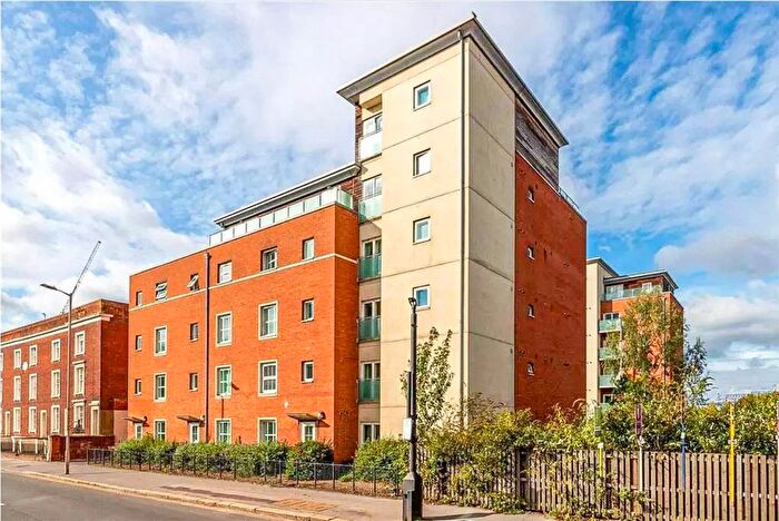 1 Bedroom Flat For Sale In Malcolm Place, Reading, RG1