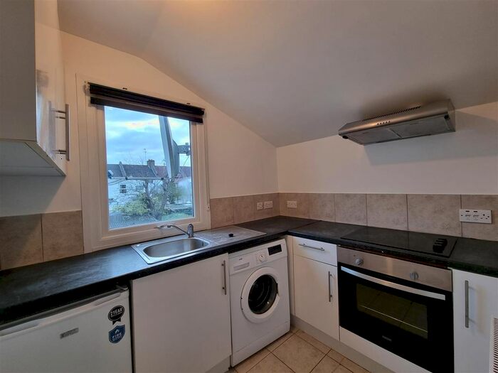 2 Bedroom Flat To Rent In Denny Road, Edmonton, London, N9