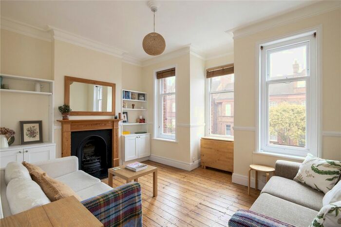 2 Bedroom Flat To Rent In Amesbury Avenue, London, SW2