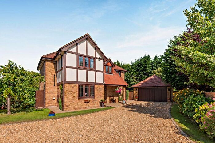 5 Bedroom Detached House For Sale In Kinghorn Park, Maidenhead, Berkshire, SL6