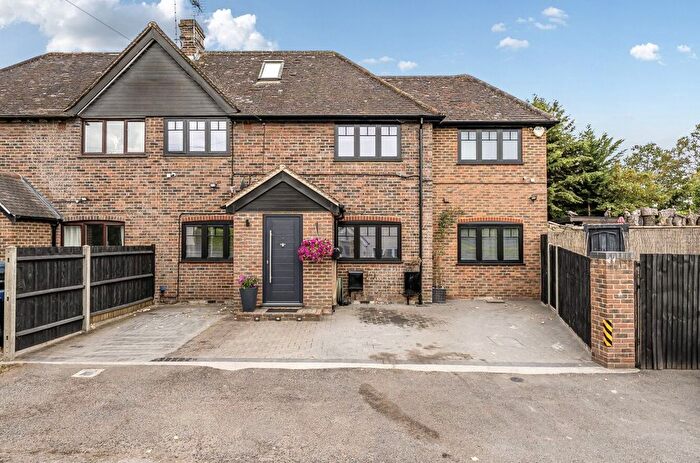 4 Bedroom Semi-Detached House For Sale In Chestnut Avenue, Farnham, Surrey, GU9