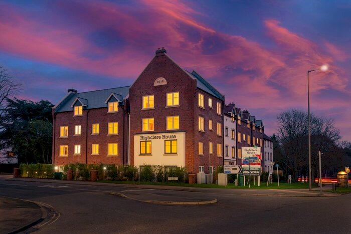 2 Bedroom Flat To Rent In Great North Road, Hatfield, AL9