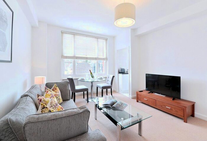 1 Bedroom Flat To Rent In Hill Street, Mayfair, London, W1J