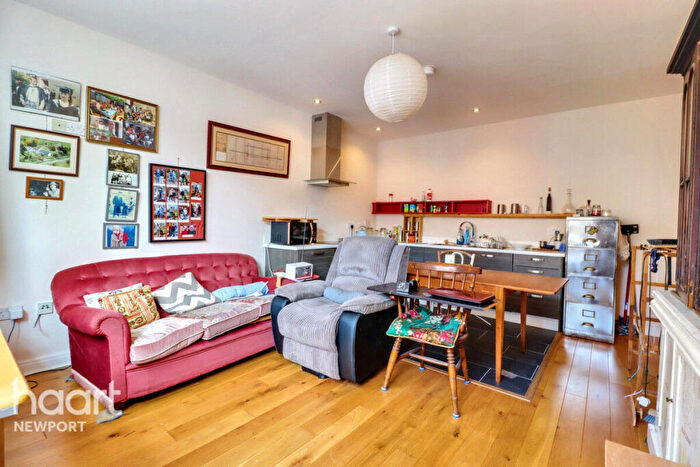2 Bedroom Flat For Sale In High Street, Newport, NP20