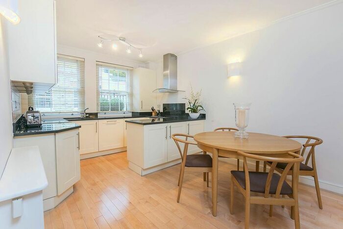 2 Bedroom Flat To Rent In Ebury Mews, Belgravia, London, SW1W