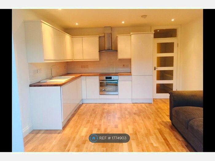 2 Bedroom Flat To Rent In Vicarage Grove, Camberwell, SE5