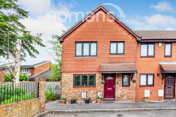 3 Bedroom End Of Terrace House To Rent In The Wickets, Maidenhead, SL6