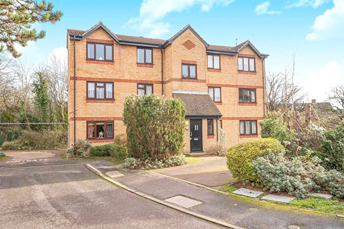 1 Bedroom Flat For Sale In Courtlands Close, Watford, Hertfordshire, WD24