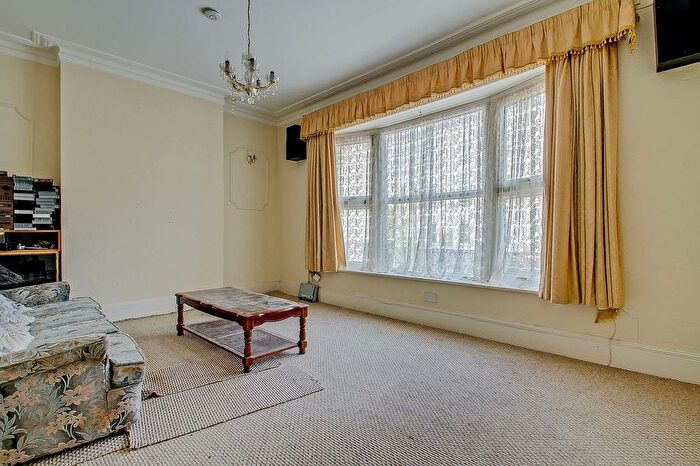 1 Bedroom Flat For Sale In Ballards Lane, London, N12
