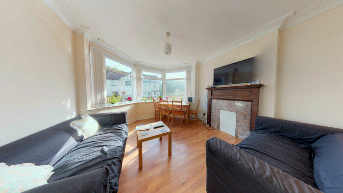 4 Bedroom Semi-Detached House To Rent In Buckingham Avenue, Headingley, Leeds, LS6