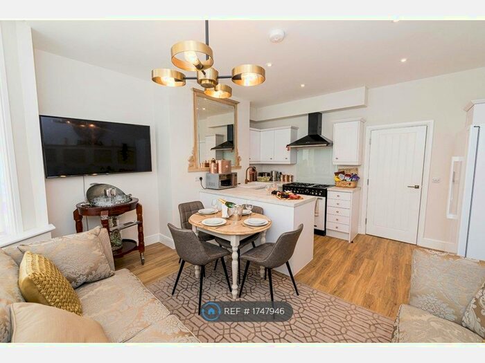 2 Bedroom Flat To Rent In Approach Road, Poole, BH14