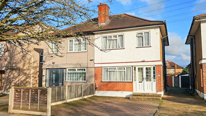 3 Bedroom Semi-detached House To Rent In Park Lane, Hayes, UB4