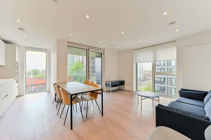 3 Bedroom Flat To Rent In The Fold, Croydon, CR0