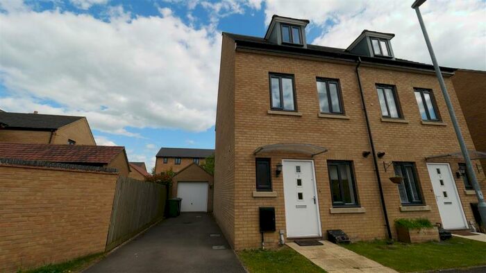3 Bedroom End Of Terrace House To Rent In Wren Close, St Ives, PE27