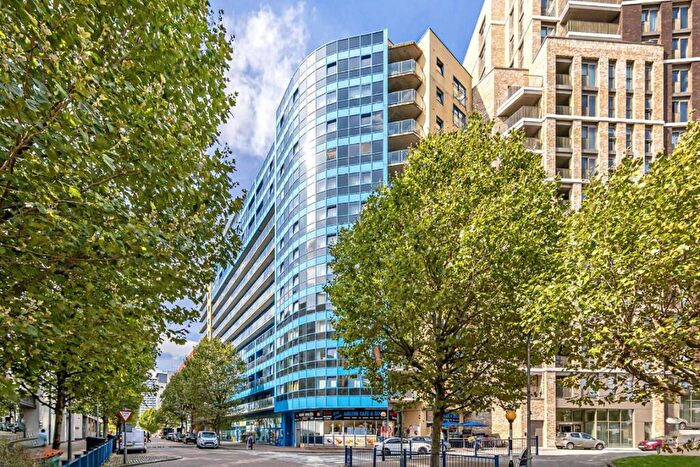 3 Bedroom Flat To Rent In Western Gateway, Royal Docks, E16