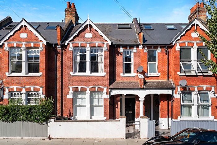 3 Bedroom Flat For Sale In Ormiston Grove, London, W12