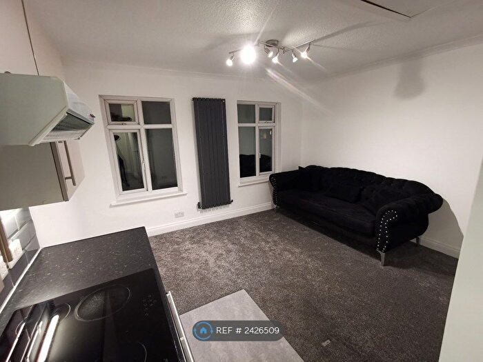 1 Bedroom Flat To Rent In Brunswick Crescent, London, N11