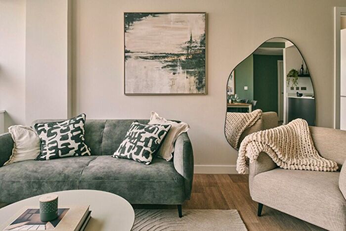 2 Bedroom Apartment To Rent In The Octagon, Birmingham, B3