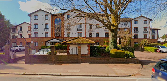 1 Bedroom Flat To Rent In The Beeches, Lampton Road, Hounslow, TW3