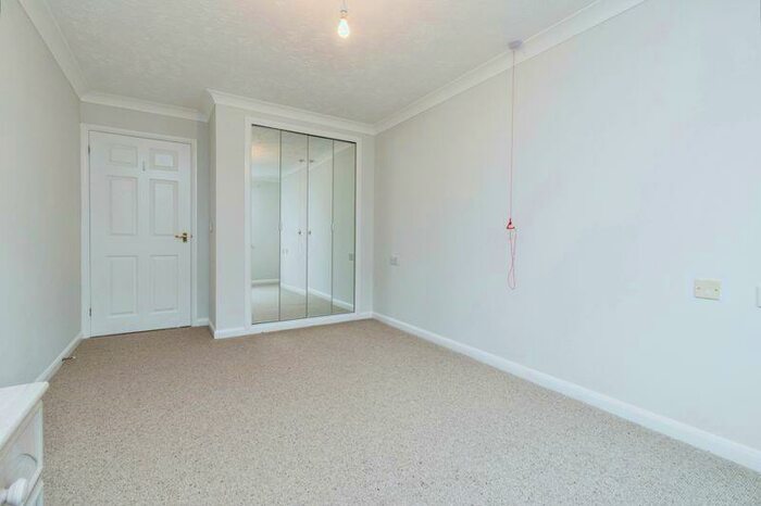 2 Bedroom Flat For Sale In Sovereign Court (South Croydon), Croydon, CR2