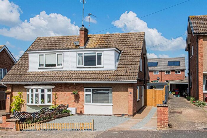3 Bedroom Semi-Detached House For Sale In Sherwood Drive, Barton Seagrave, NN15