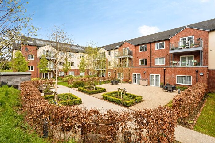 2 Bedroom Flat For Sale In Tudeley Lane, Tonbridge, Kent, TN11