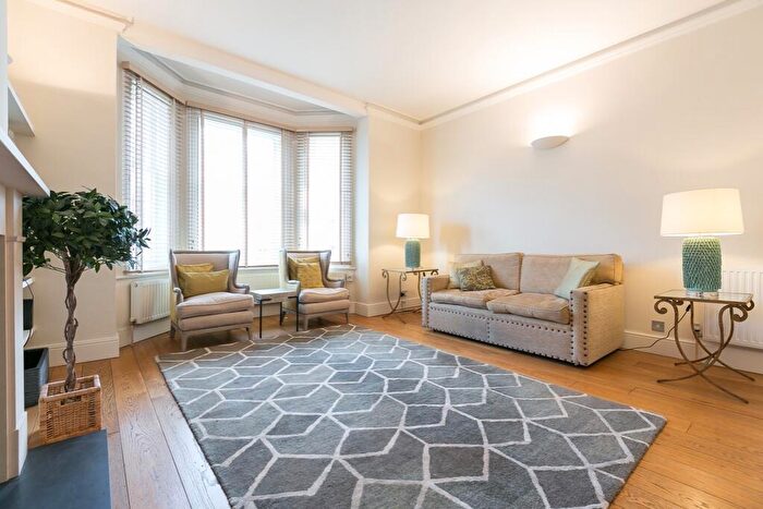 2 Bedroom Apartment To Rent In Fulham Road, London, SW10