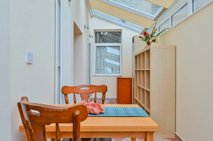 1 Bedroom Flat To Rent In Arthur Road, Islington, London, N7