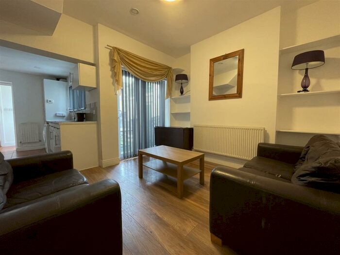 4 Bedroom Apartment To Rent In Minny Street, Cardiff, CF24