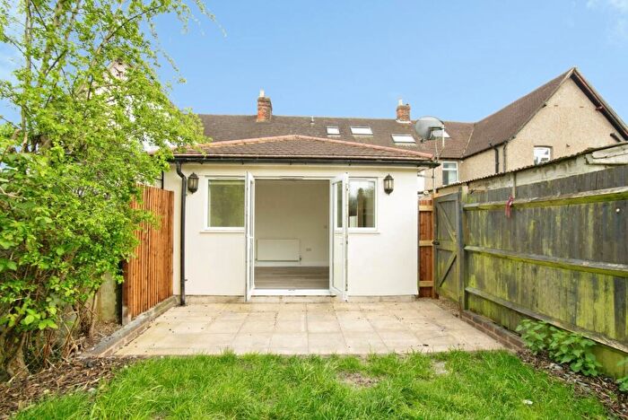 1 Bedroom Bungalow For Sale In Chaldon Road, Caterham, Surrey, CR3