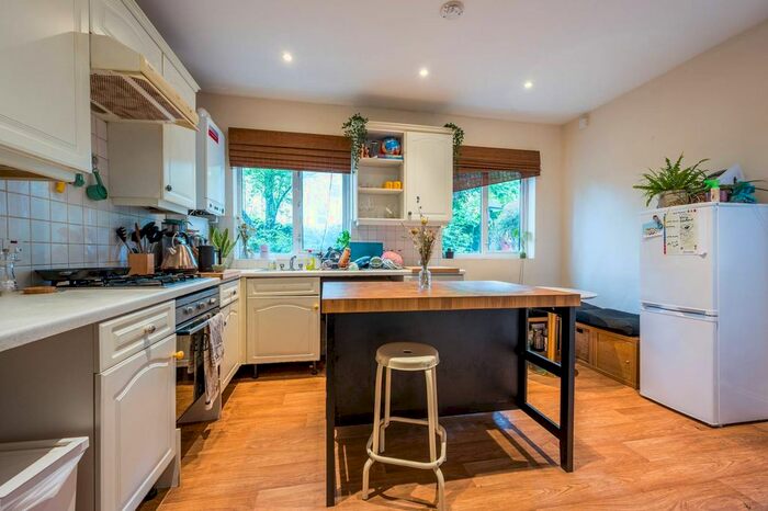 2 Bedroom Flat To Rent In Englefield Road, De Beauvoir Town, London, N1