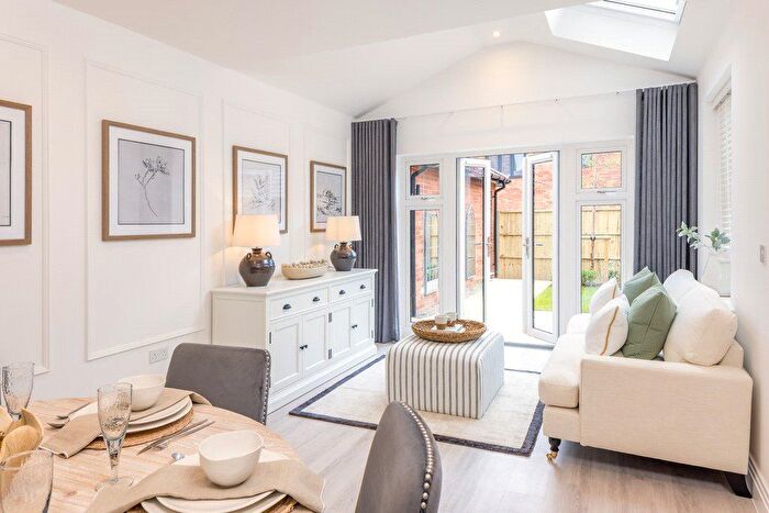 4 Bedroom Detached House For Sale In Mallory Road, Buckler's Park, Crowthorne, RG45