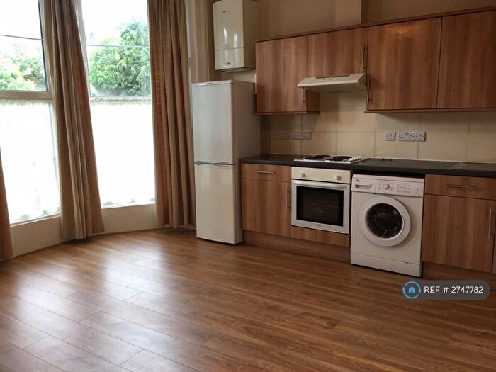 2 Bedroom Flat To Rent In Cheltenham Road, Bristol, BS6