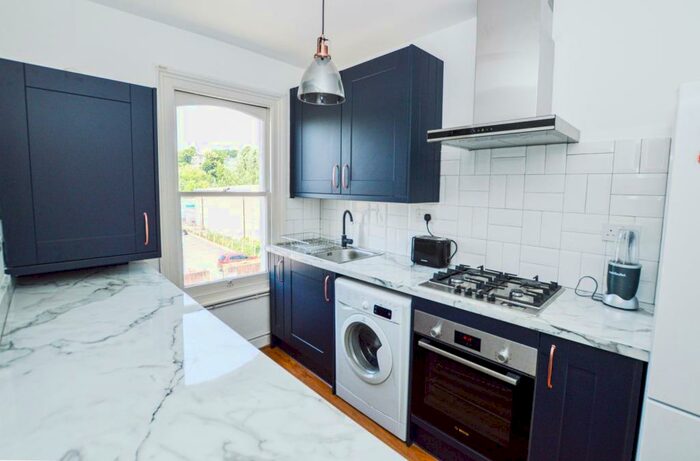 1 Bedroom Apartment To Rent In Oakfield Road, London, SE20