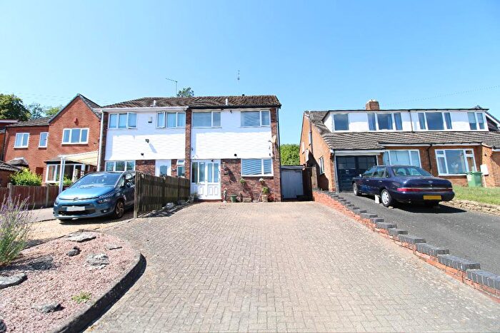3 Bedroom Semi-Detached House For Sale In Mount Pleasant, Kingswinford, DY6